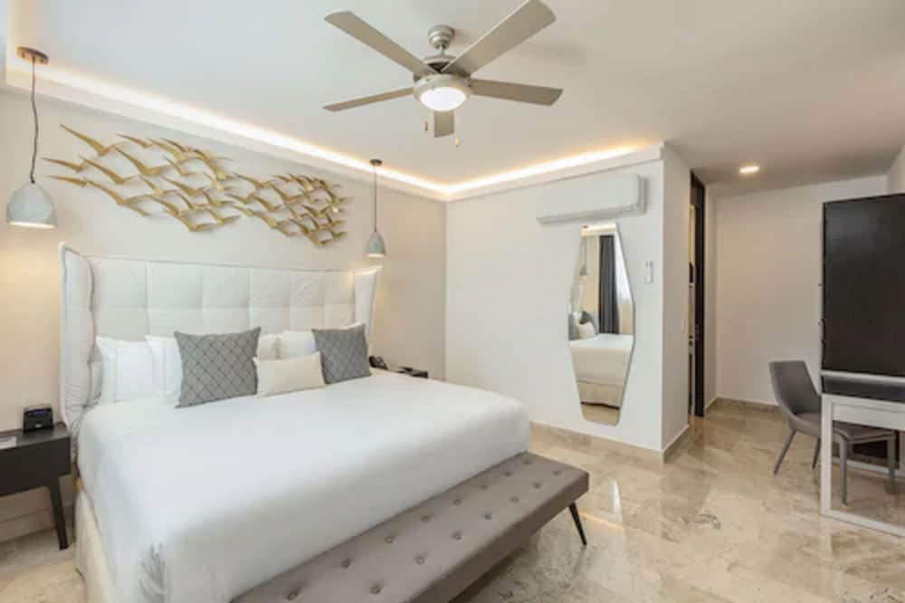 Deluxe Suite - Photo 1