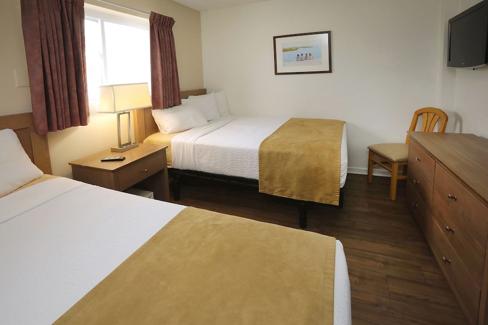 Deluxe Room (Ocean View Efficiency) photo 1
