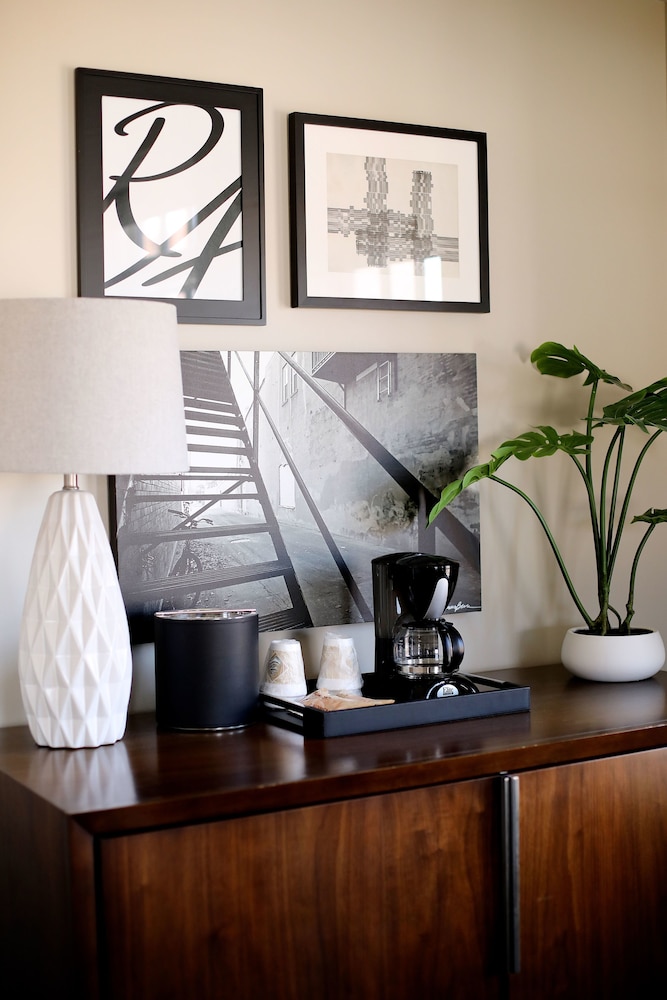 Suite, 1 Bedroom photo 2