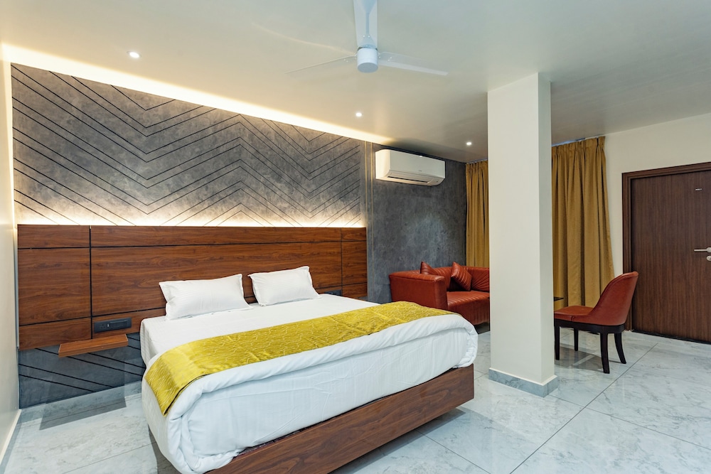 Luxury Suite, Balcony, Mountain View