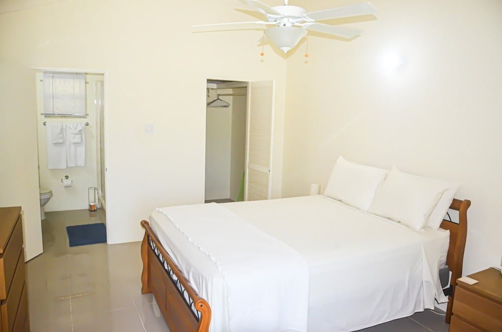 Deluxe House photo 2