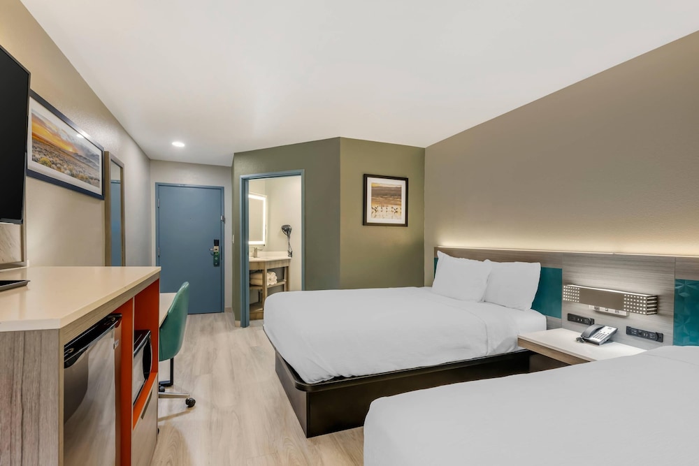 Standard Room, 2 Queen Beds, Non Smoking photo 1