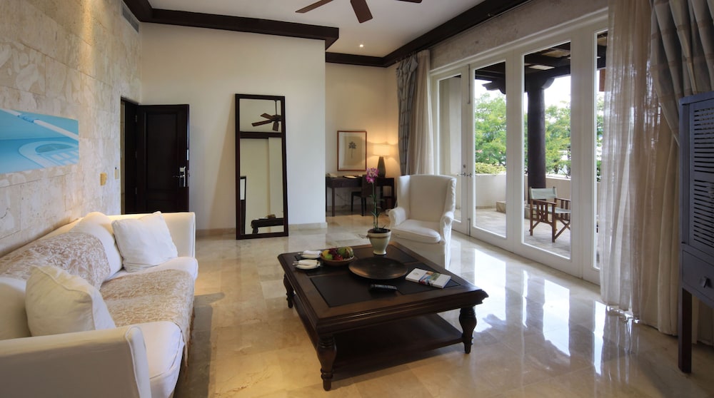 Deluxe Suite (Tropical View)