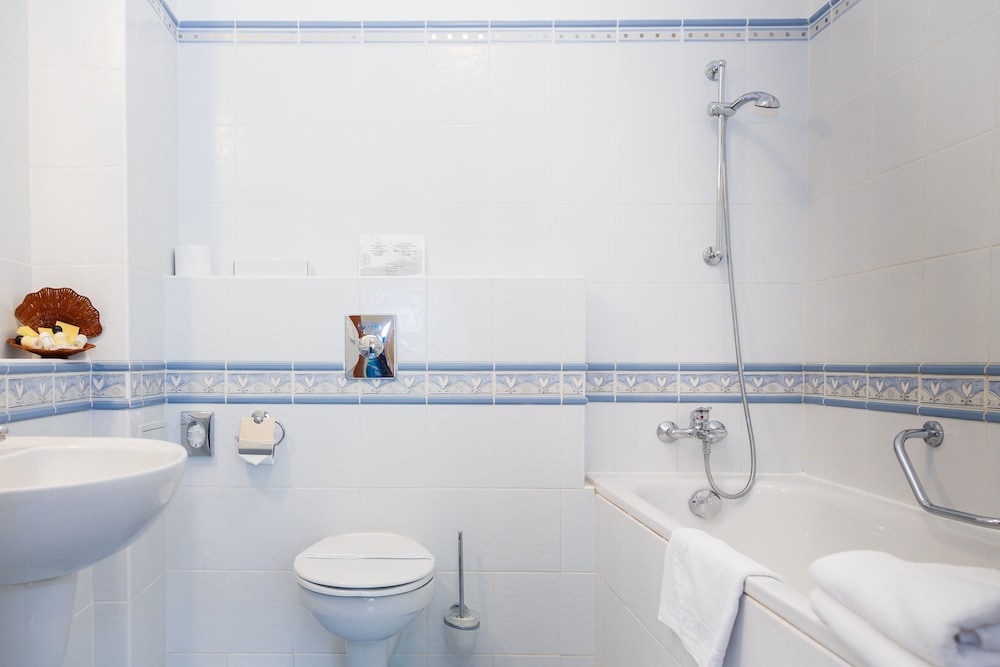 Standard Twin Room, Annex Building (Spa access included) photo 3