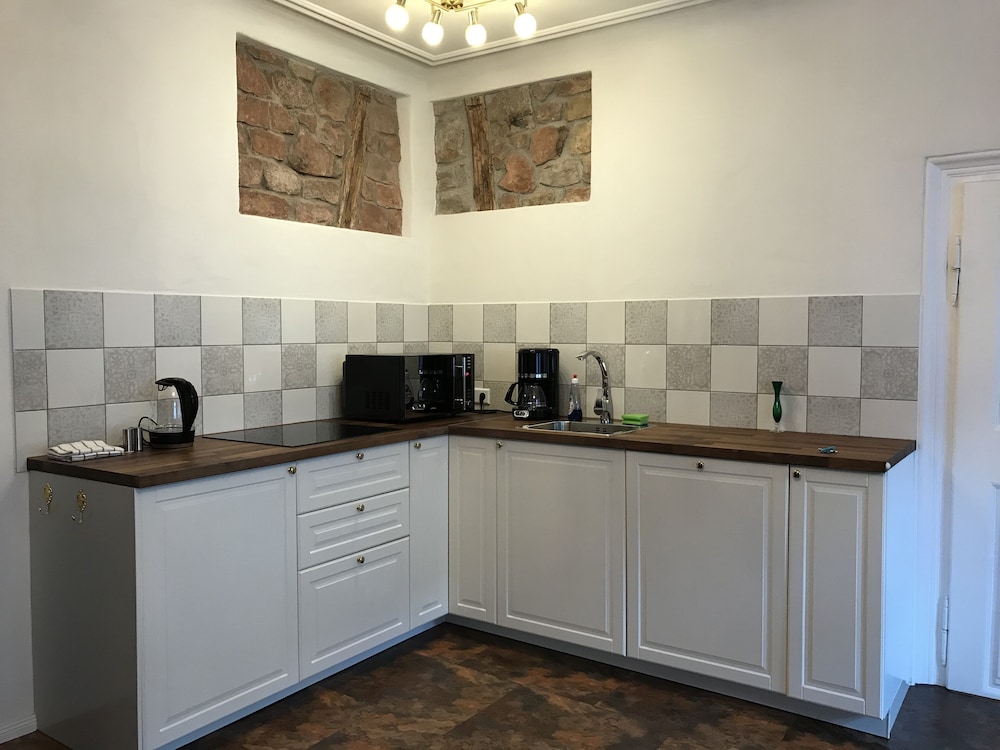 Luxury Apartment, 1 King Bed, Non Smoking, Kitchenette (Vivaldi with Patio) photo 3