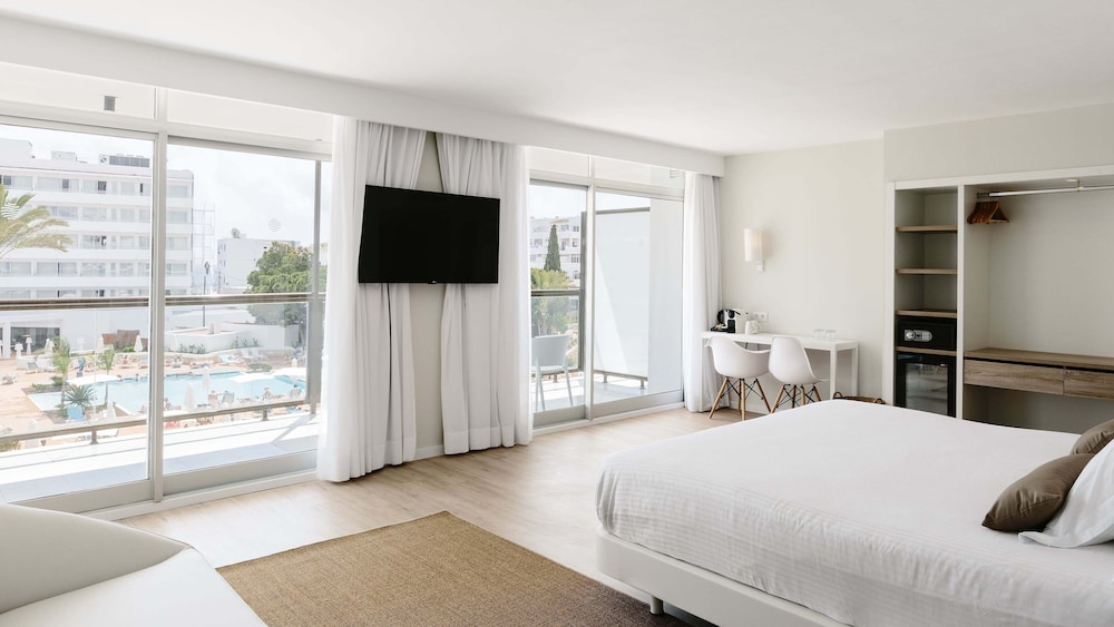 Junior Suite, Balcony, Pool View (1 adult) - Photo 1