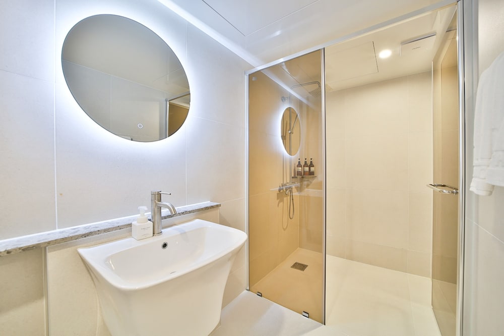 Premier Twin Room - Photo 11