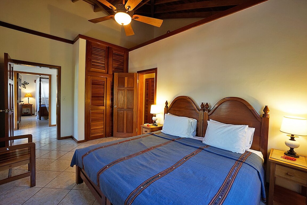 Main House Upstairs 2 Bedroom M1 photo 3
