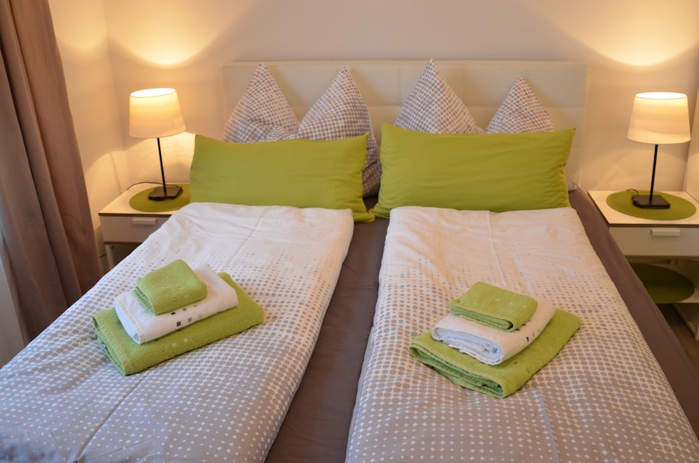 Comfort Double Room, 1 Bedroom, Garden View (Green/Grey Nr 4) photo 2