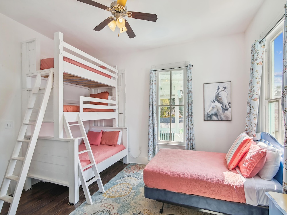 House (2 Bedrooms) photo 1
