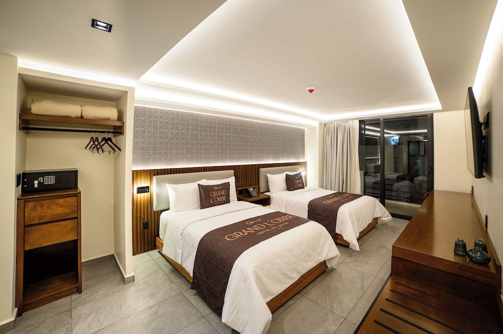 Deluxe Room, Balcony, City View
