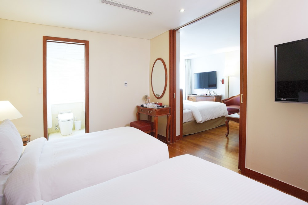 Quadruple Room - Photo 2