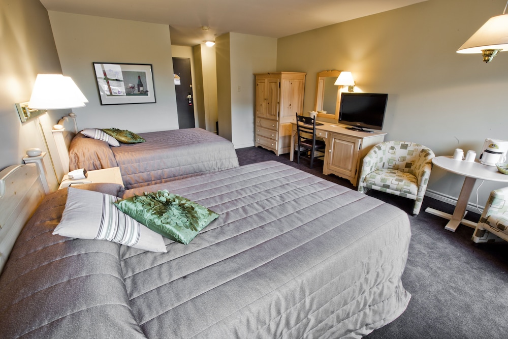 Classic Room, 2 Queen Beds photo 1