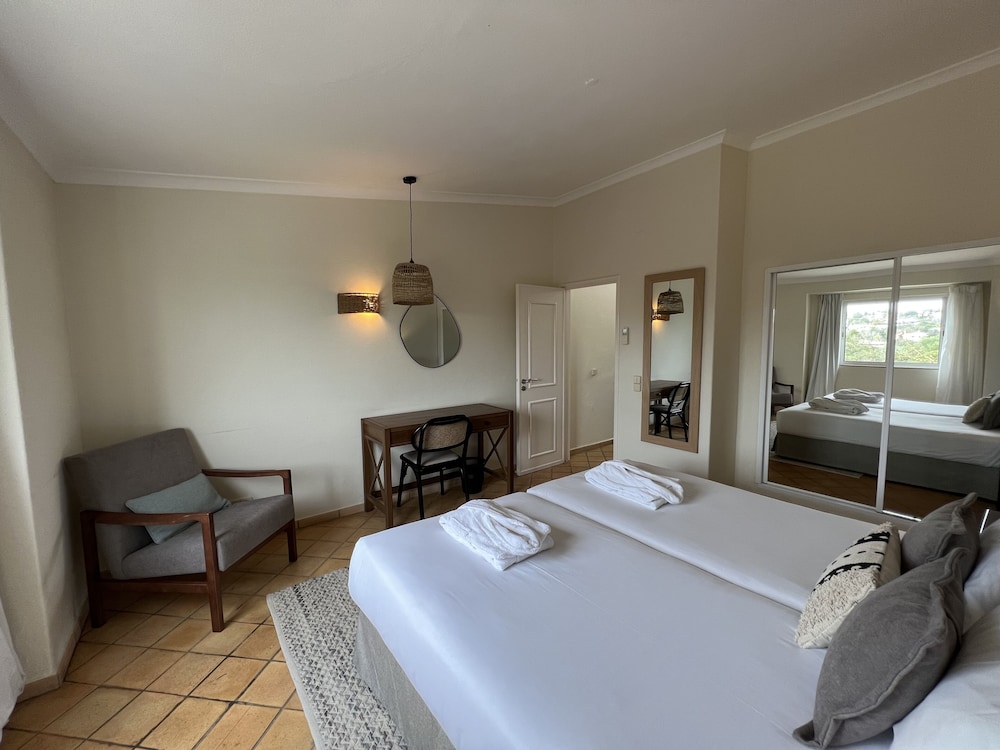 Premium Apartment, 2 Bedrooms - Photo 2