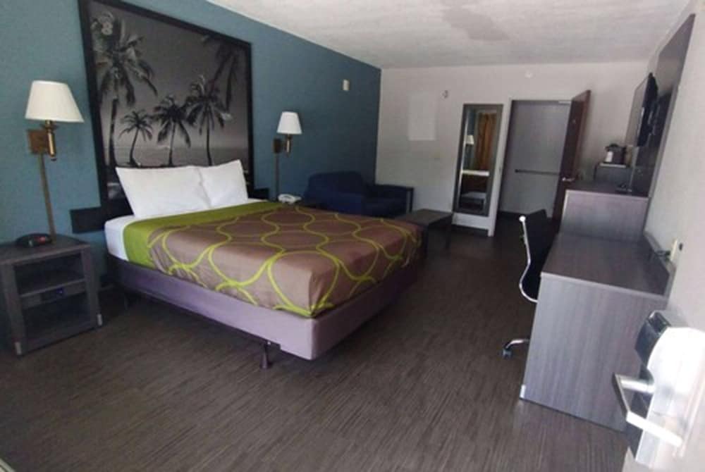 Standard Room, 1 King Bed - Photo 5