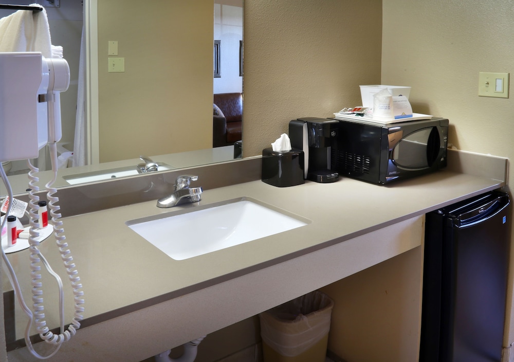 Suite, 2 Queen Beds, Non Smoking - Photo 9