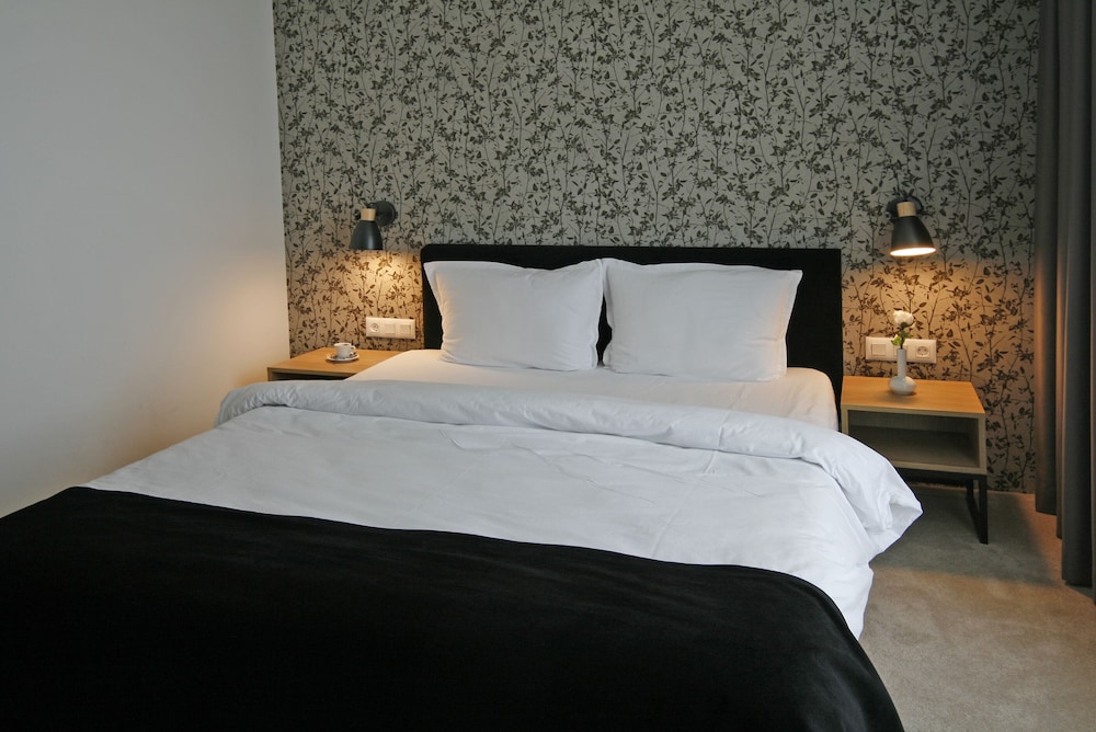 Suite, 2 Bedrooms - Photo 1
