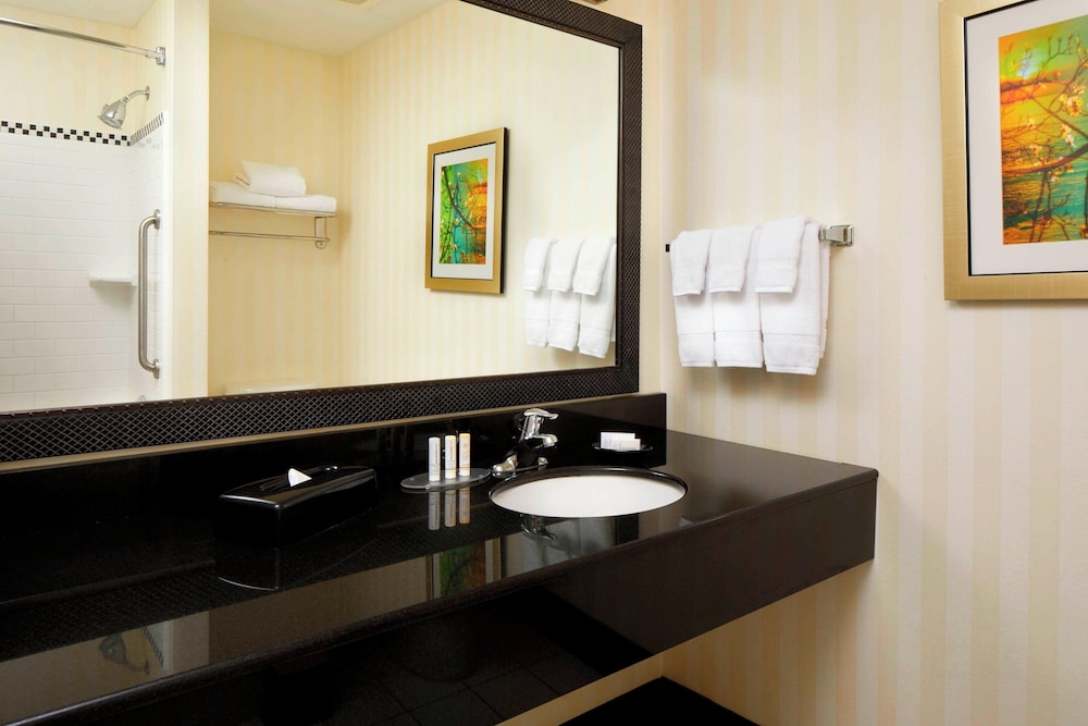 Room, 2 Queen Beds (Hearing Accessible) - Photo 6