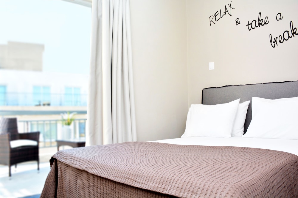 Economy Double Room thumbnail 6