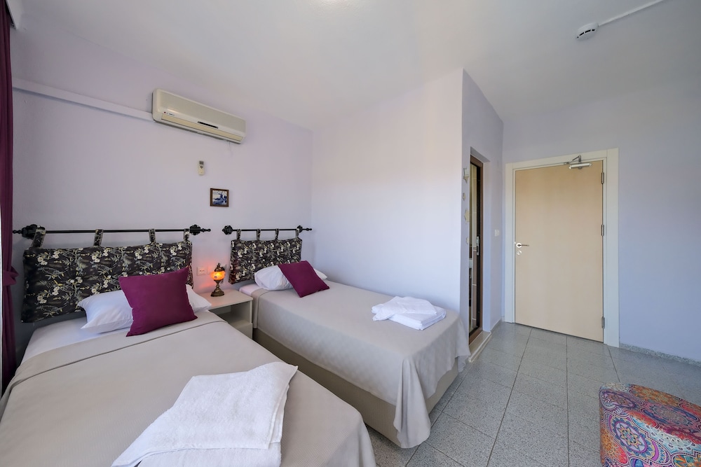 Superior Twin Room, Balcony - Photo 7
