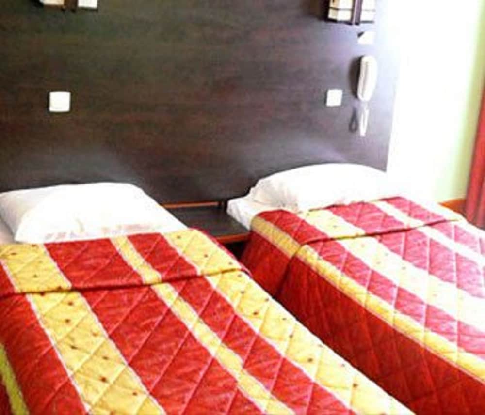Standard Twin Room, 2 Twin Beds photo 3