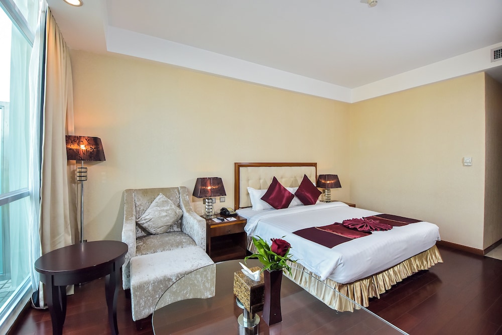 Deluxe King Room - Free Two Ways Airport Transfer photo 1