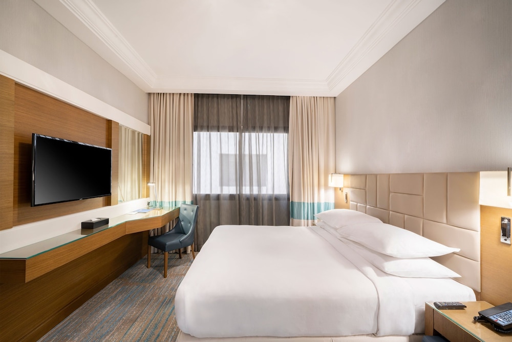 Deluxe Room, 1 King Bed, Smoking photo 1