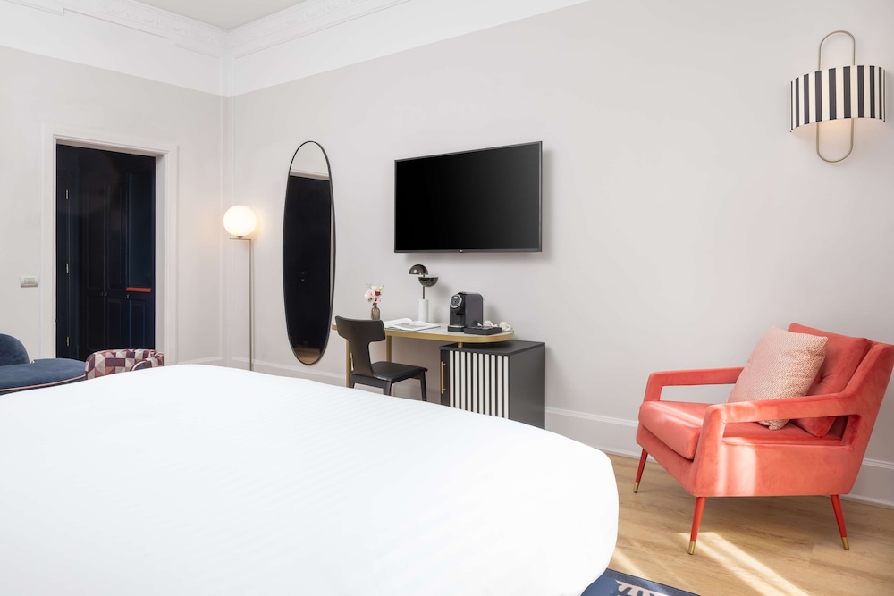 Junior Suite, 1 King Bed - Photo 4