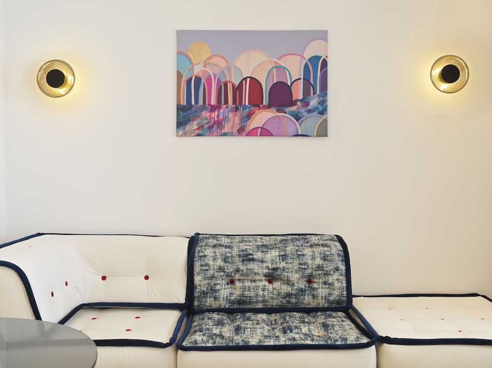 Honeymoon Suite with Sea View and Heated Pool - Photo 15