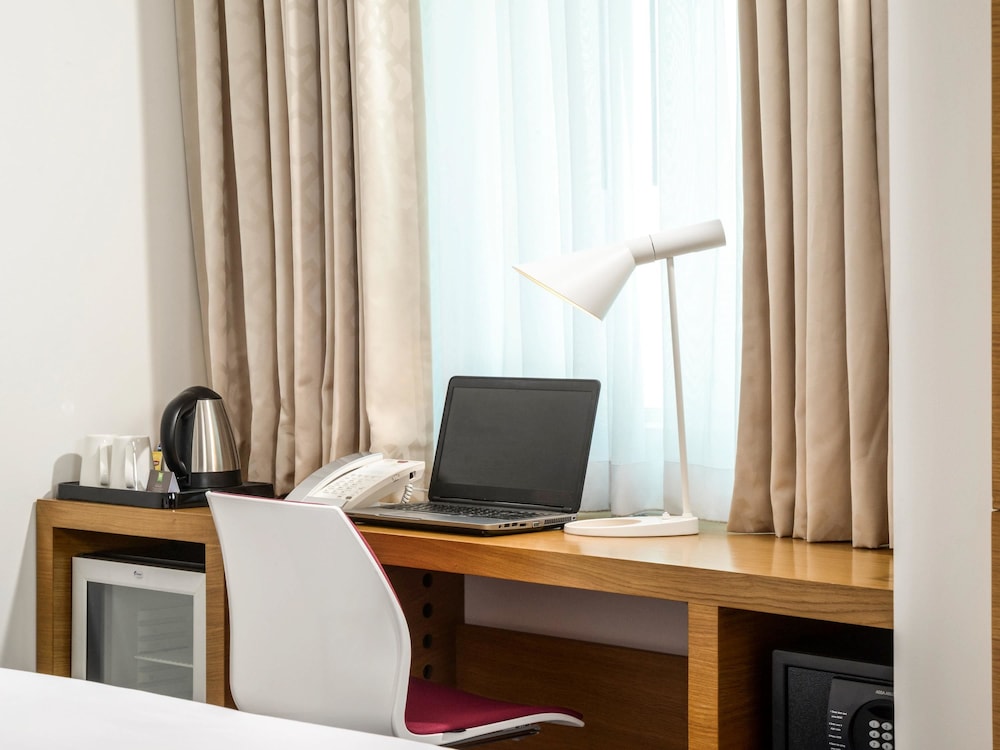 Superior Room, 1 King Bed, Sea View photo 3