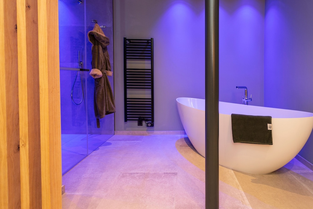 Premium Suite, 1 King Bed, Sauna, Garden Area, photo 6