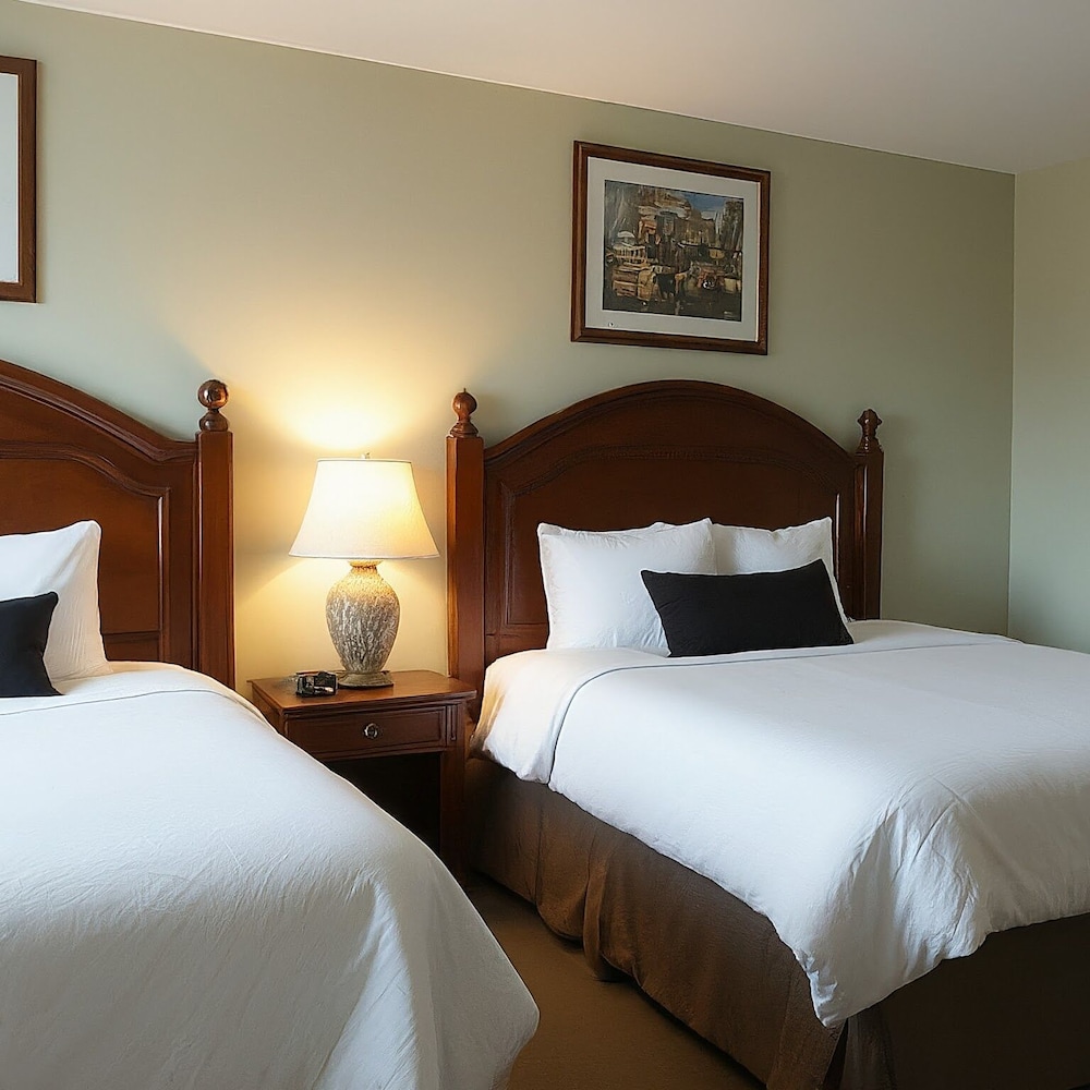Standard Room, 2 Queen Beds photo 3