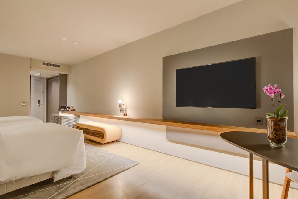 Superior Room, 1 King Bed, River View