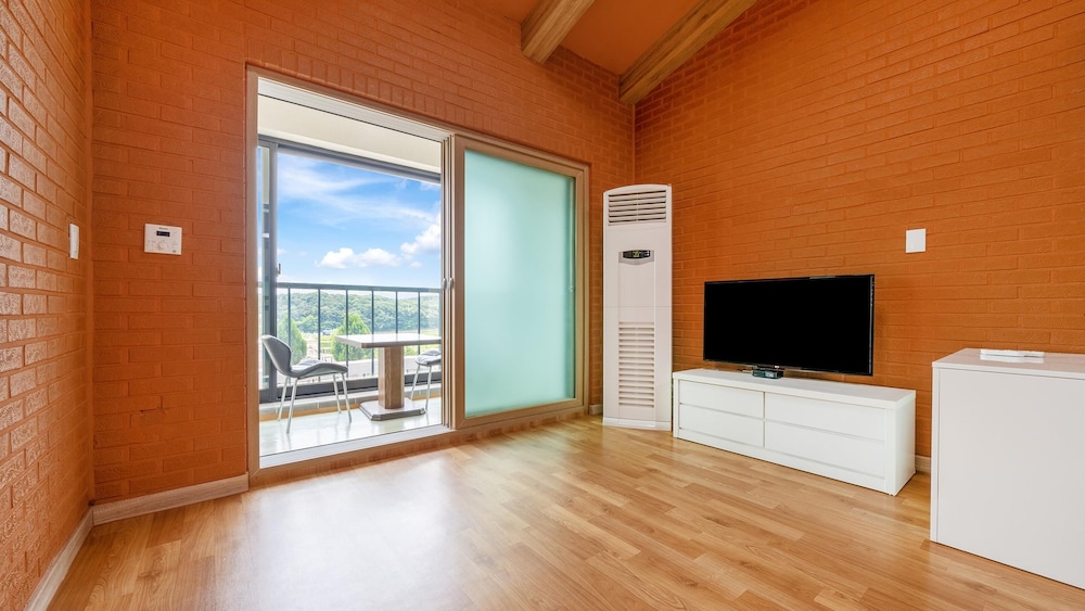 Basic Room, 2 Bedrooms (Hwangto 2)