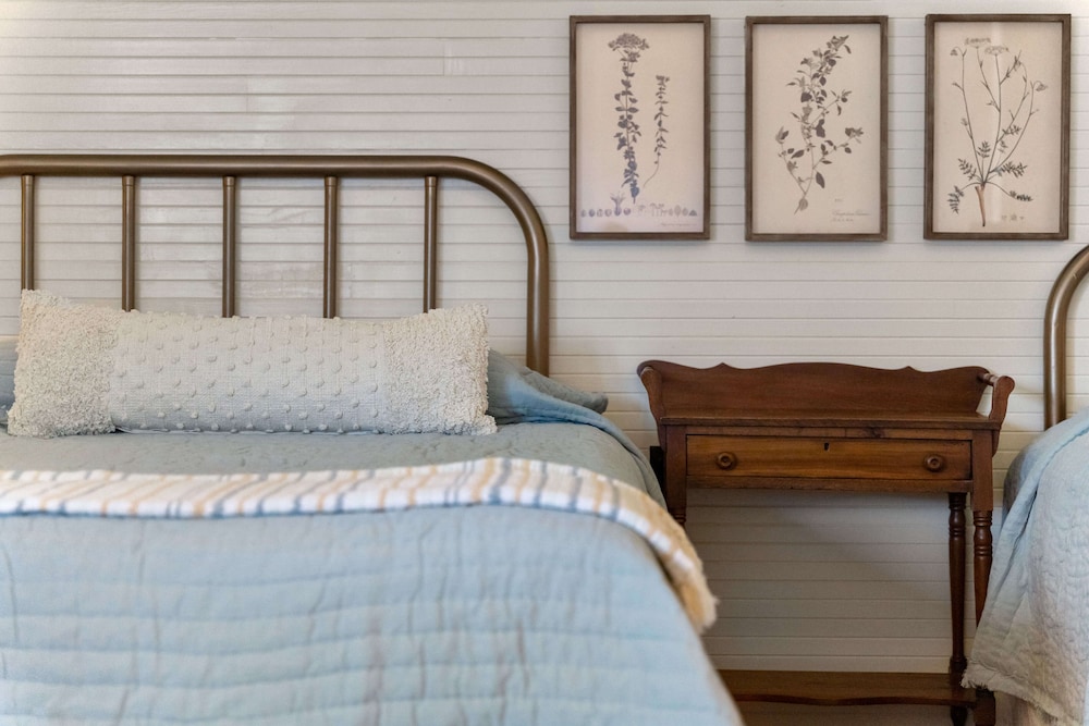 1940's Room (202) photo 1
