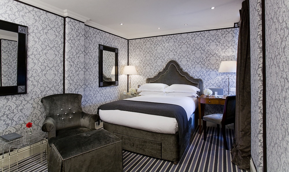 Superior Queen Room thumbnail 6