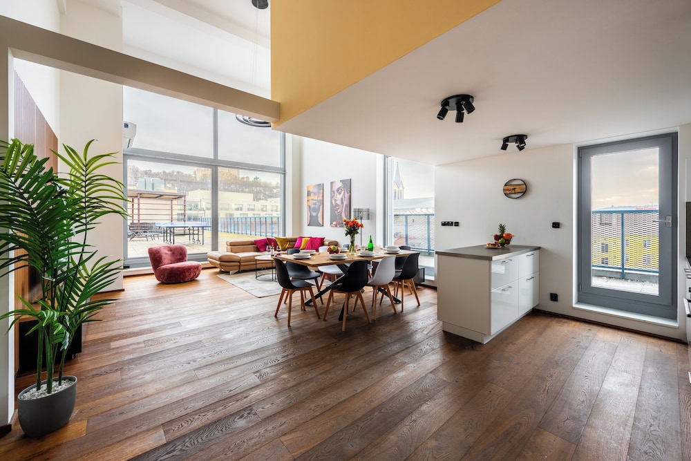 Comfort Penthouse, Lanai, City View