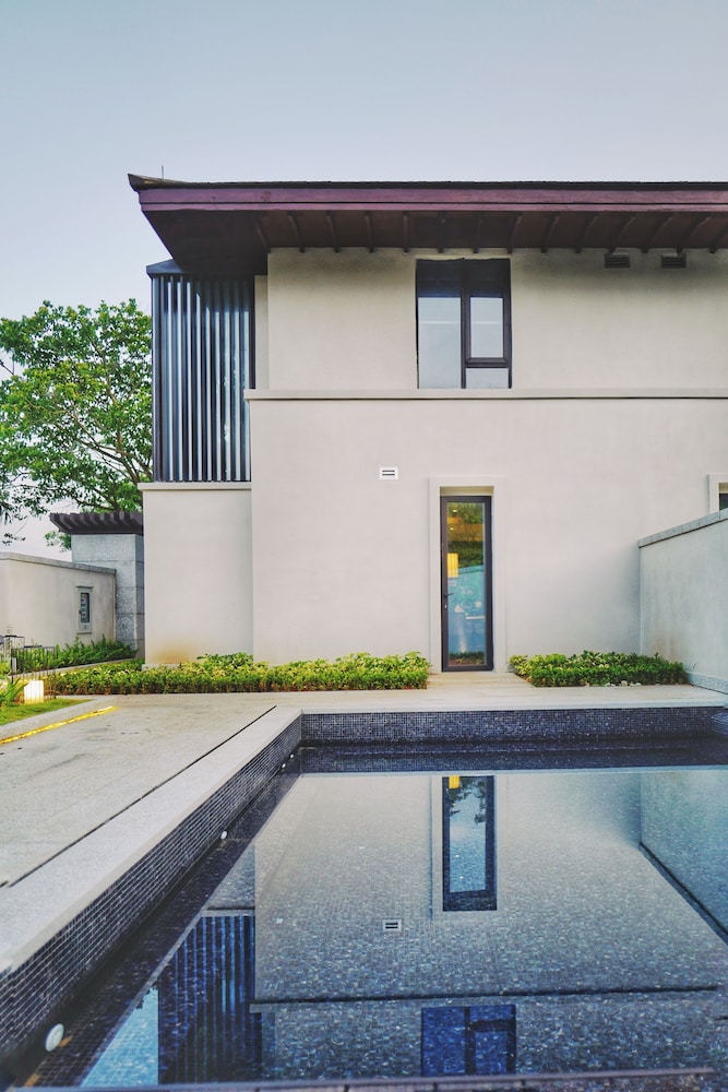 Duplex One Bedroom Pool, 1 Bedroom Villa, 1 King, Sofa Bed, Garden View, Balcony photo 3