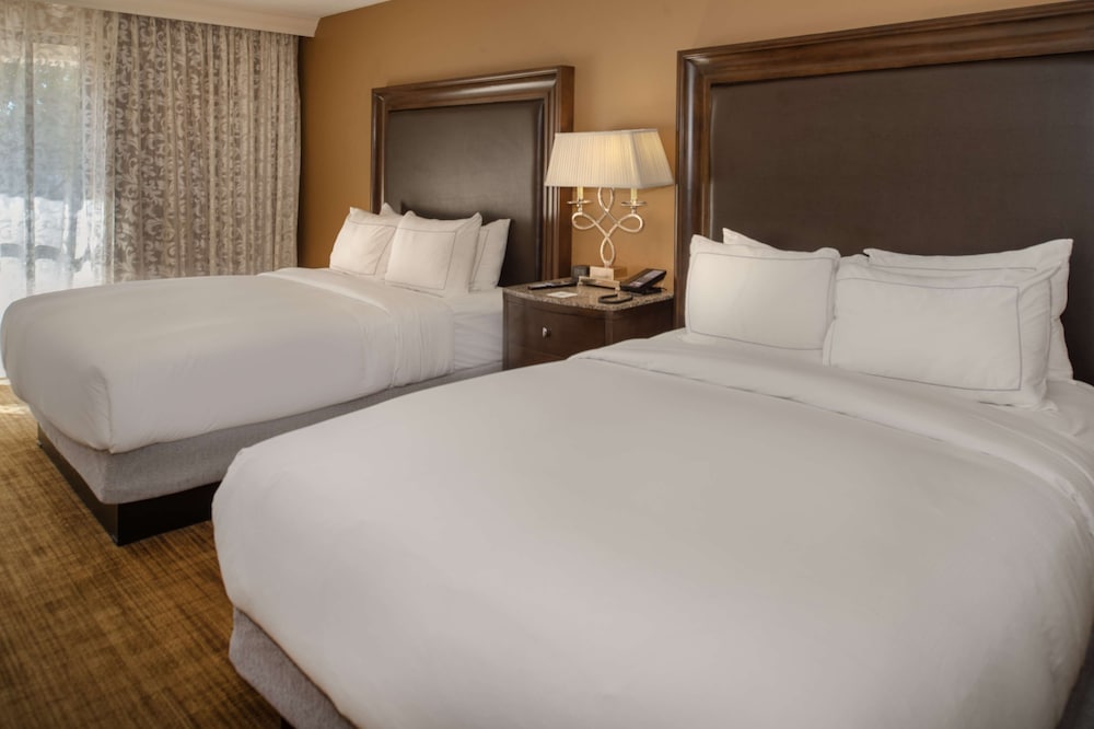 Standard Room, 2 Queen Beds - Photo 6