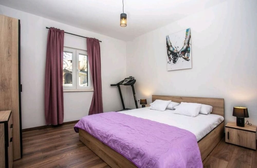 Apartment (Bruno - Modern Apartment With Pool - )