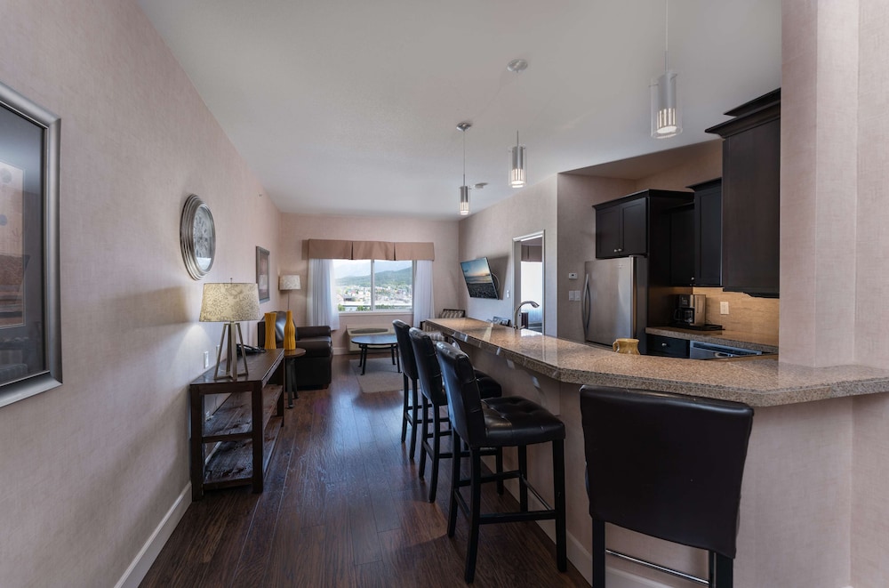Executive Suite, 1 King Bed, Non Smoking, Kitchen