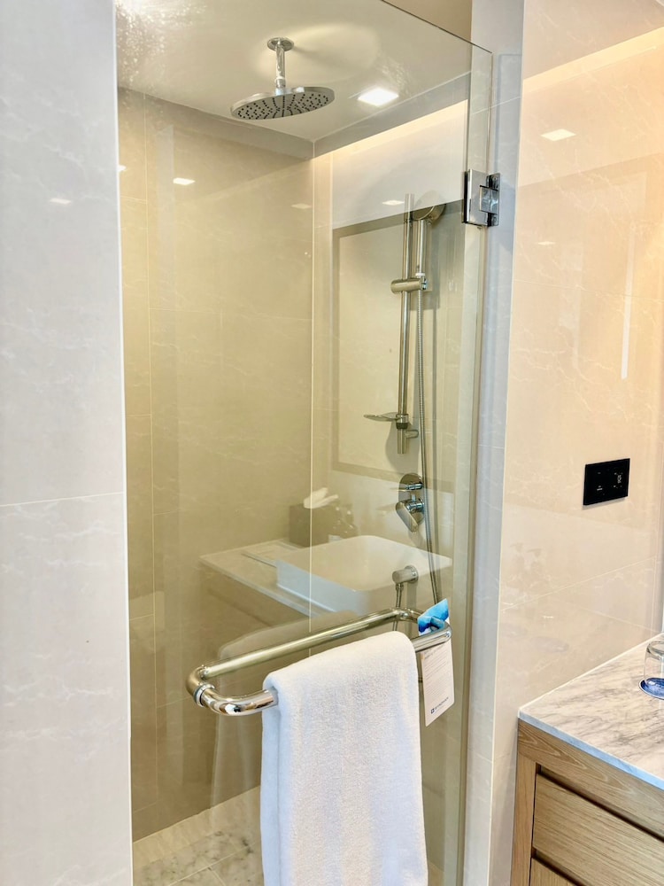 Deluxe Pool Access - Photo 3