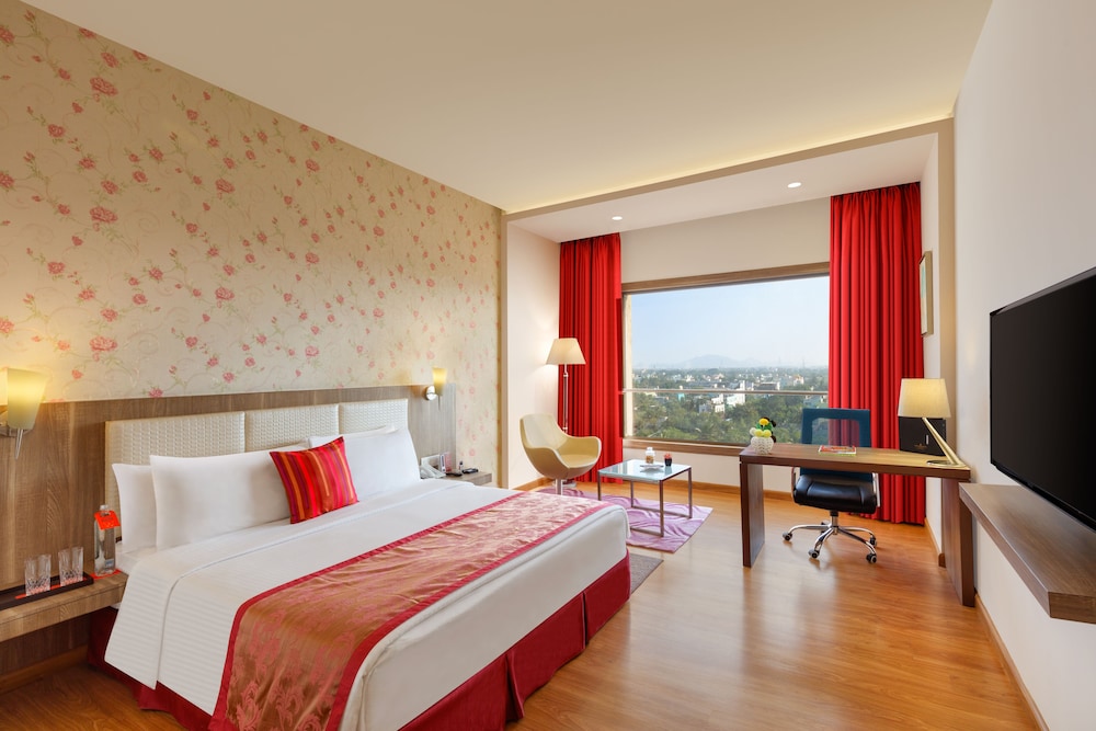 Deluxe Room, 1 King Bed (Club Room) photo 2
