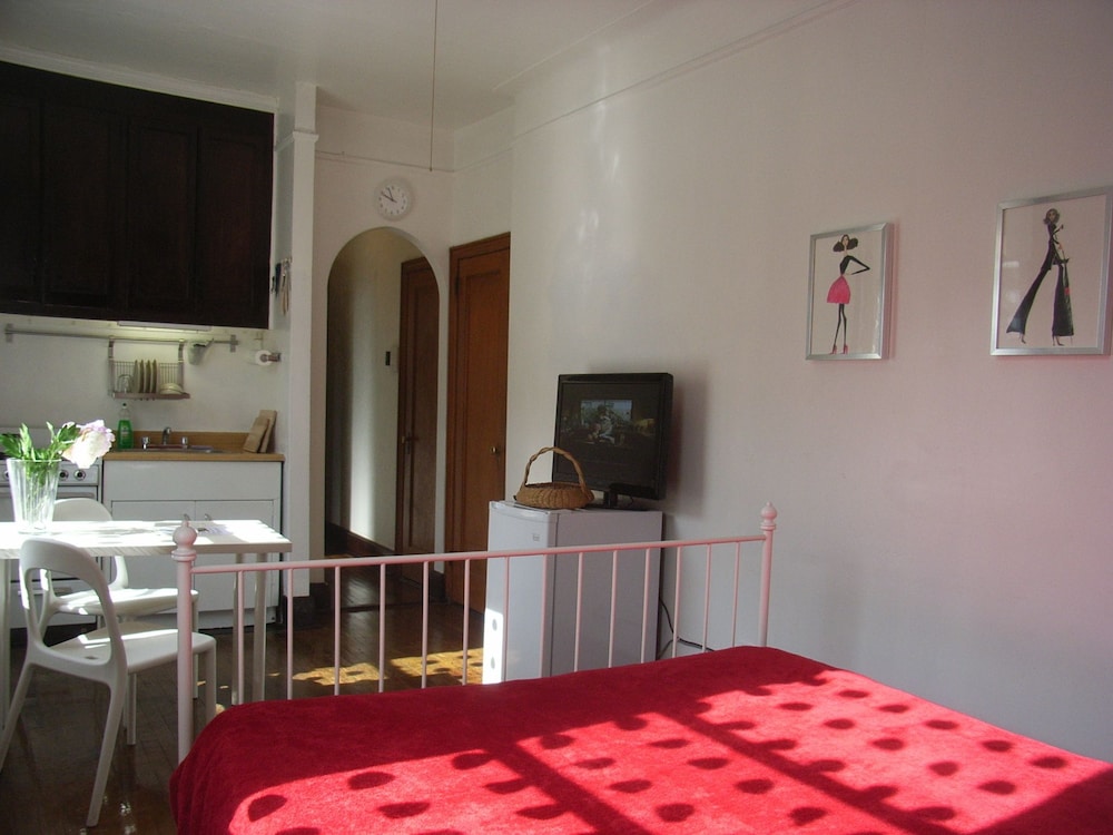 Studio, W71st/Broadway photo 2