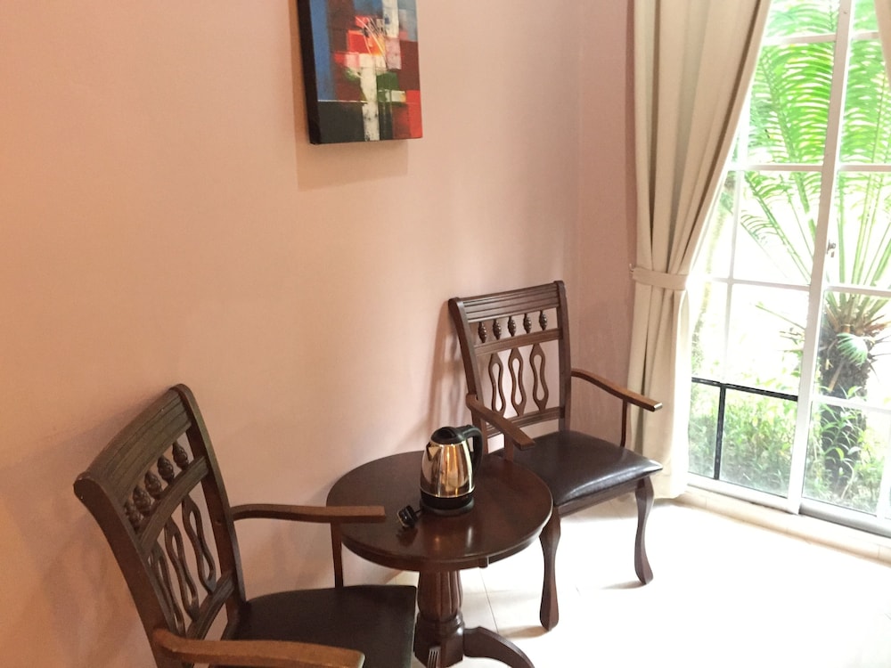 Family Room - Photo 2