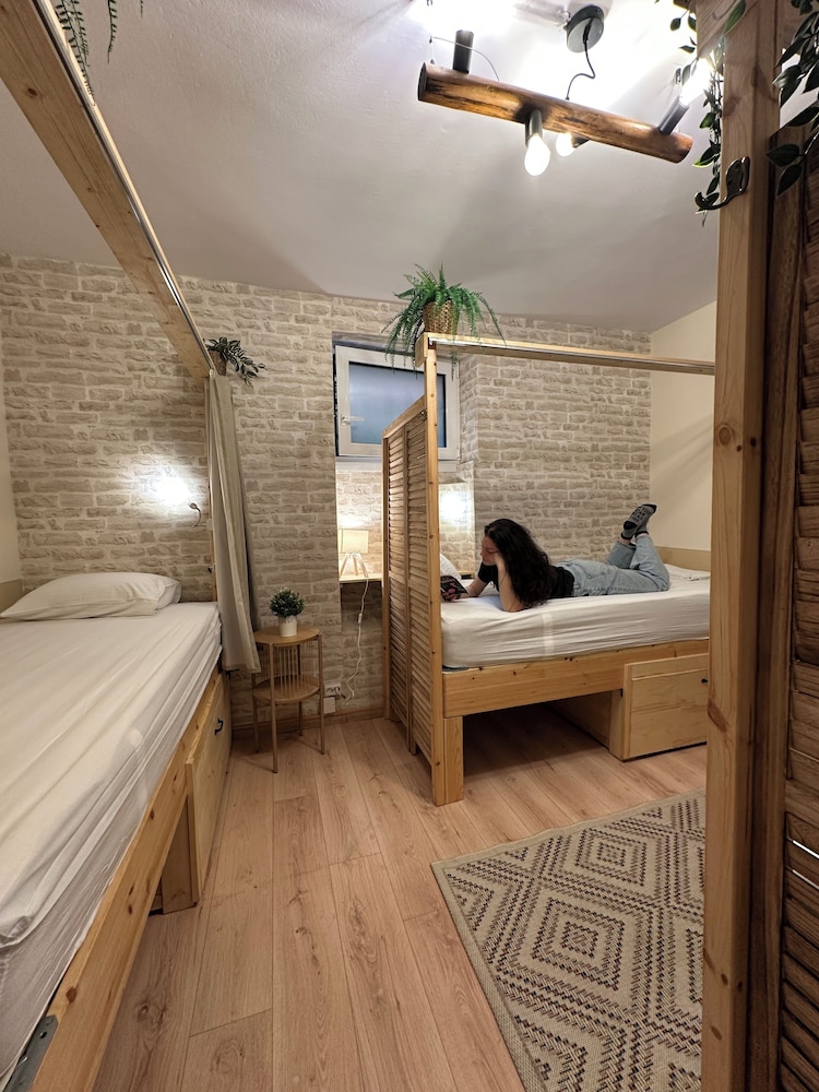 Single Bed in 3-Bed Mixed Dormitory photo 2