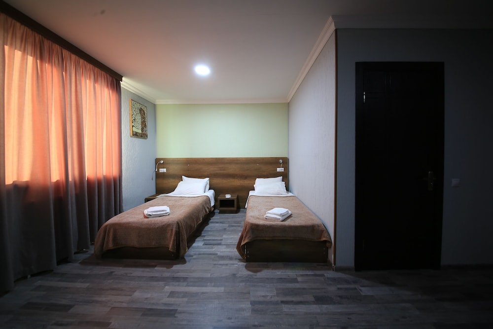 Basic Double Or Twin Room, Multiple Beds