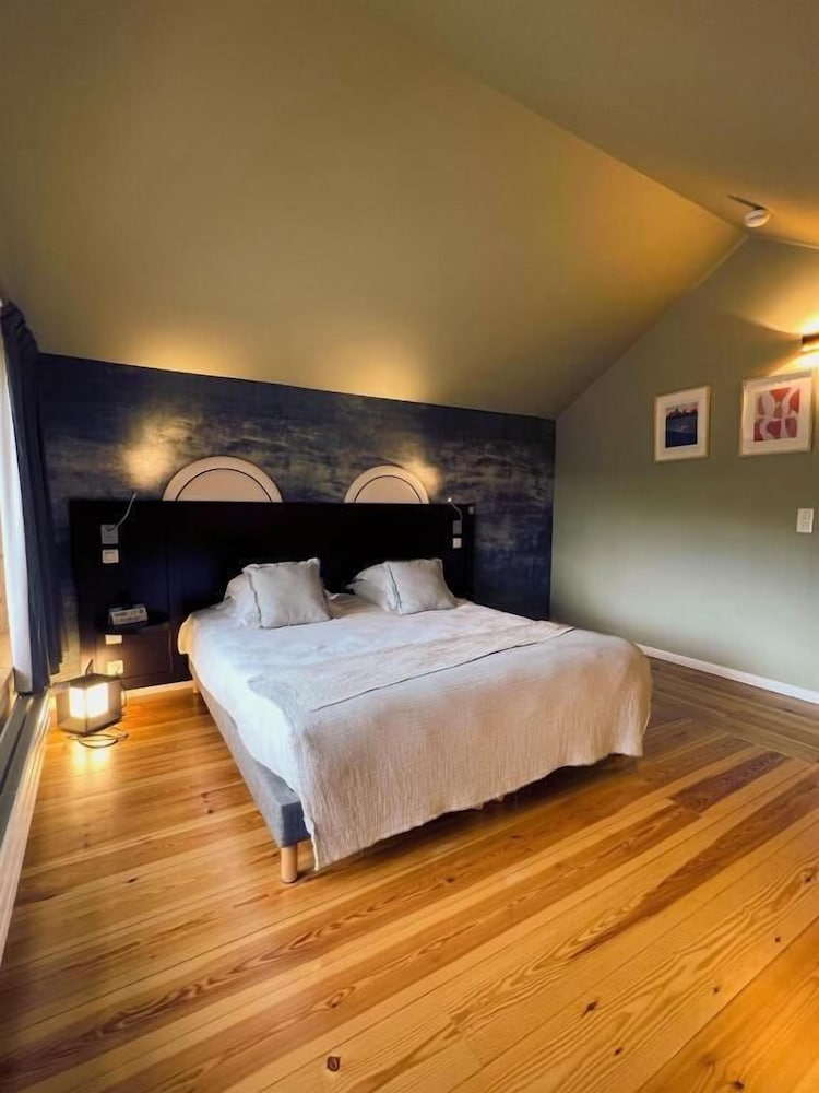 Superior Suite, 1 Queen Bed with Sofa bed