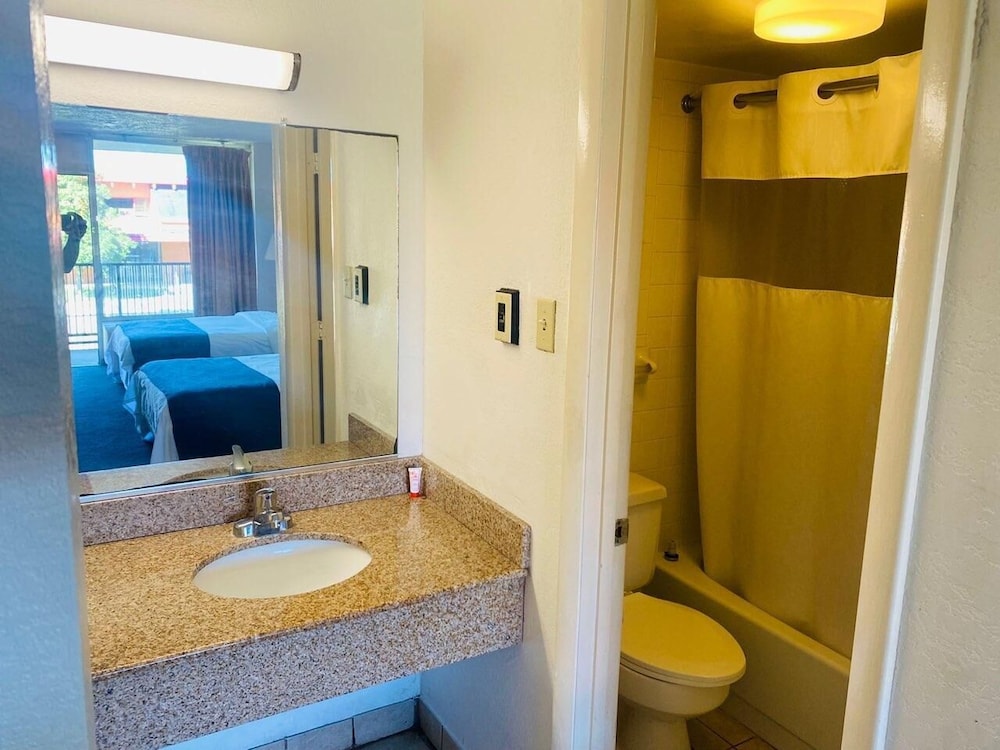Economy Room photo 2