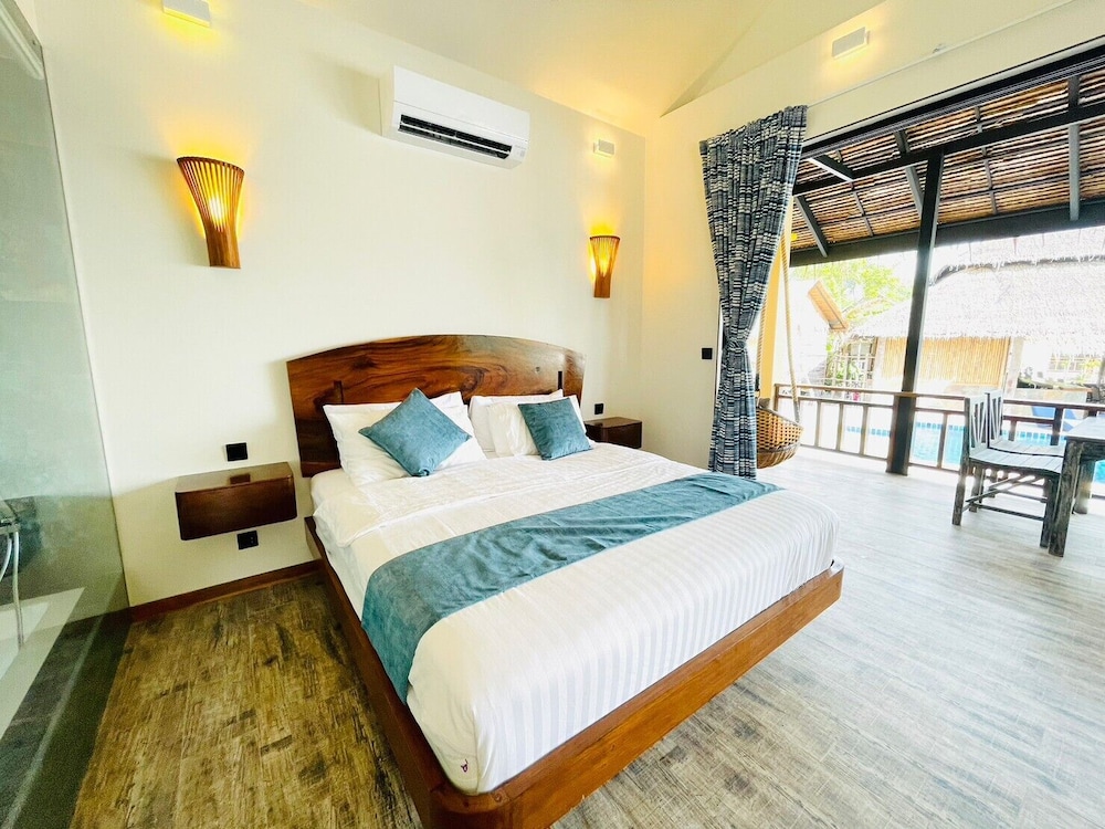 1 Bedroom Villa with Sea View - Photo 1